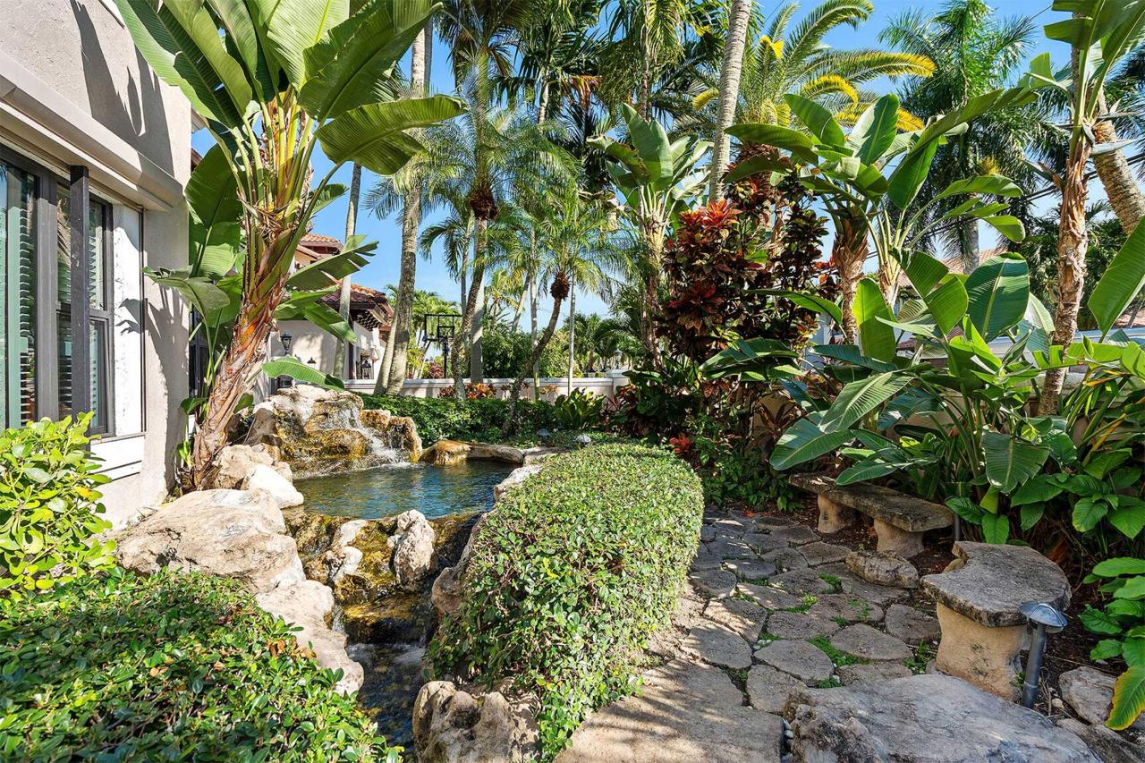 Jardim tropical da casa em Miami